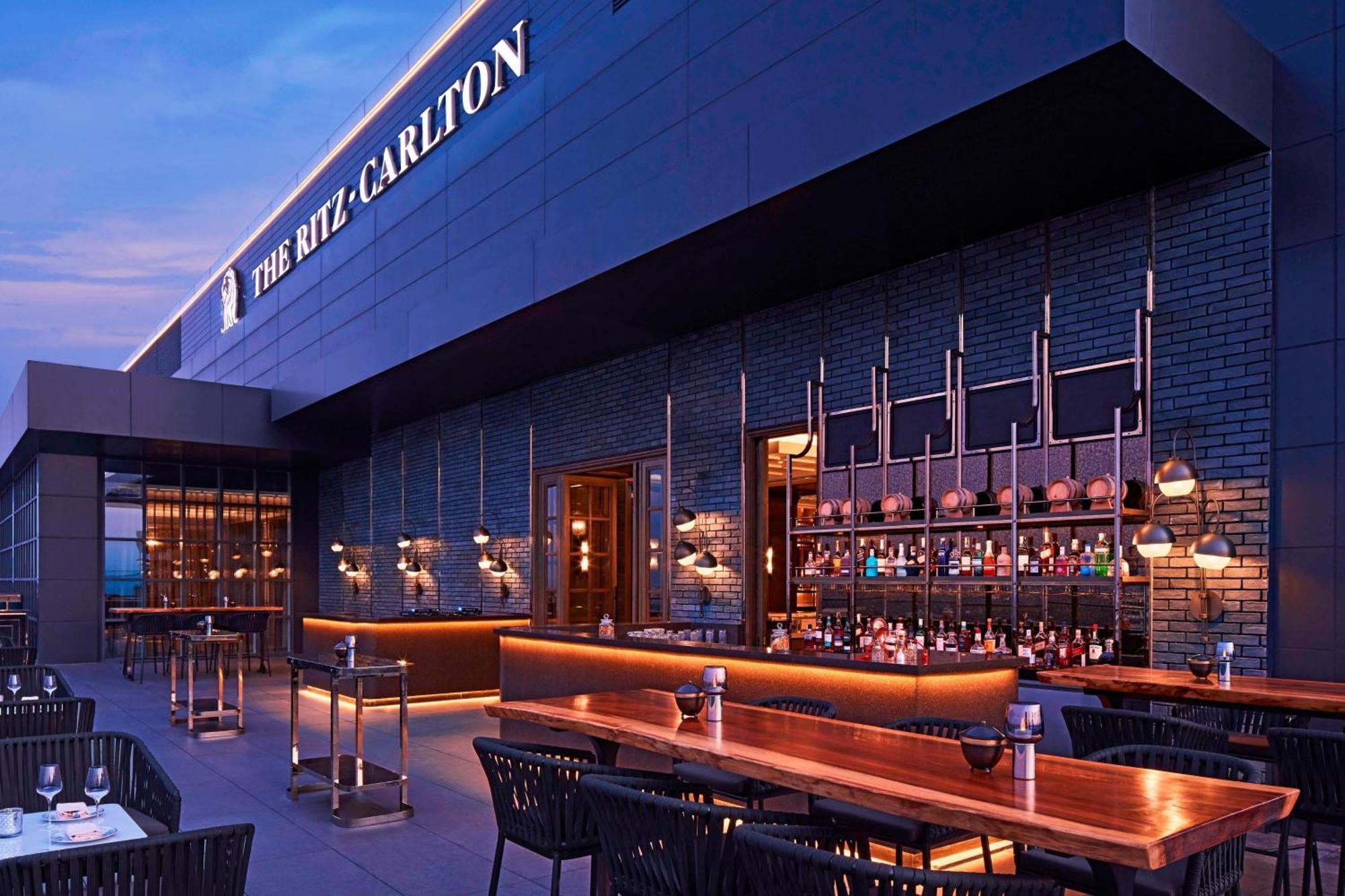 The Ritz-Carlton, Пюн Екстериор снимка